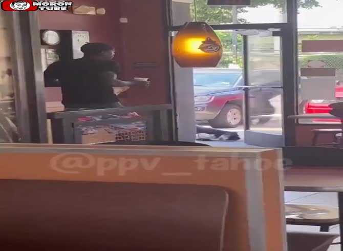 Video :Strange scenario at an American restaurant (cheating, surprise)